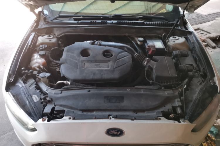 Used Ford Mondeo 2013 2.0L GTDi 200 Luxury Model Engine Bay