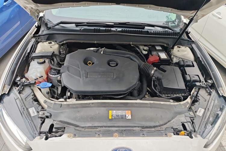 Used Ford Mondeo 2013 2.0L GTDi 200 Luxury Model Engine Bay