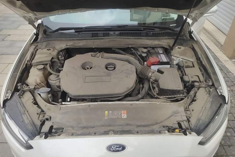 Used Ford Mondeo 2013 2.0L GTDi 200 Luxury Model Engine Bay