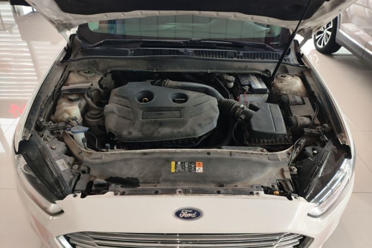 Used Ford Mondeo 2013 2.0L GTDi 200 Fashion Edition Engine Bay