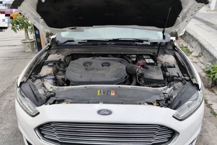 Used Ford Mondeo 2013 2.0L GTDi 200 Luxury Model Engine Bay