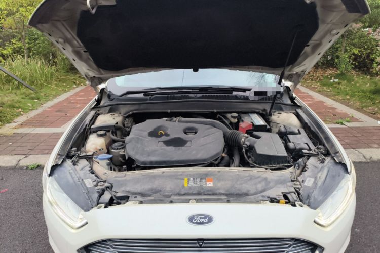 Used Ford Mondeo 2013 2.0L GTDi240 Luxury Sport Model Engine Bay