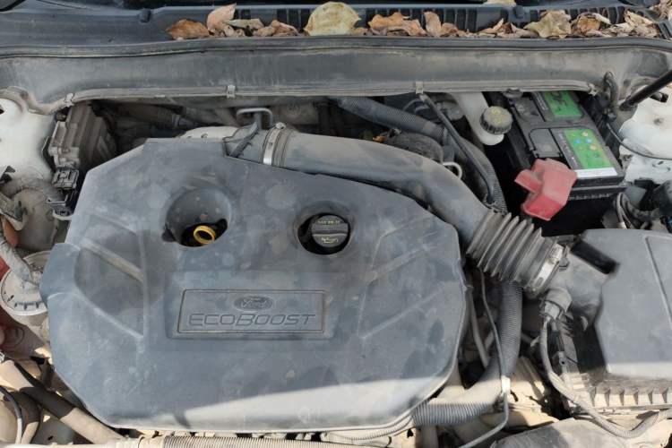 Used Ford Mondeo 2013 2.0L GTDi 200 Luxury Model Engine Bay