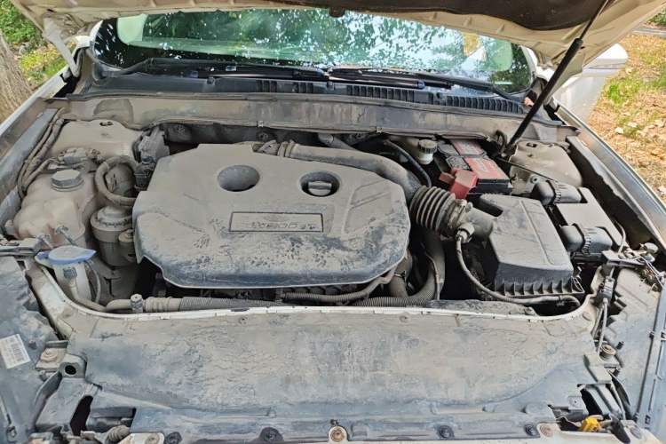 Used Ford Mondeo 2013 2.0L GTDi 200 Luxury Model Engine Bay