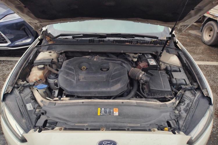 Used Ford Mondeo 2013 2.0L GTDi240 Luxury Sport Model Engine Bay