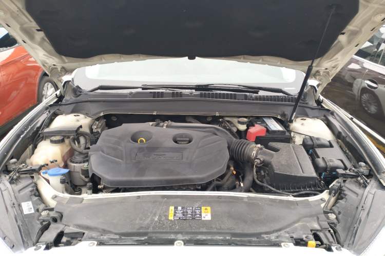 Used Ford Mondeo 2013 2.0L GTDi 200 Luxury Model Engine Bay
