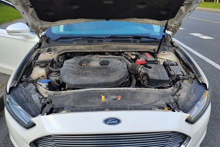 Used Ford Mondeo 2013 2.0L GTDi240 Luxury Sport Model Engine Bay