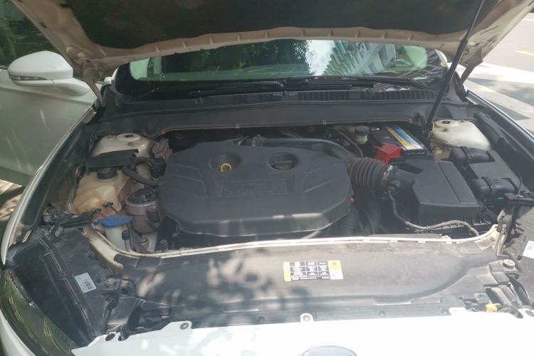 Used Ford Mondeo 2013 2.0L GTDi 200 Luxury Model Engine Bay