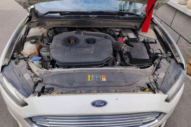 Used Ford Mondeo 2013 2.0L GTDi 200 Luxury Model Engine Bay