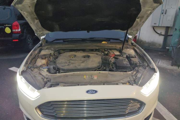 Used Ford Mondeo 2013 2.0L GTDi 200 Luxury Model Engine Bay