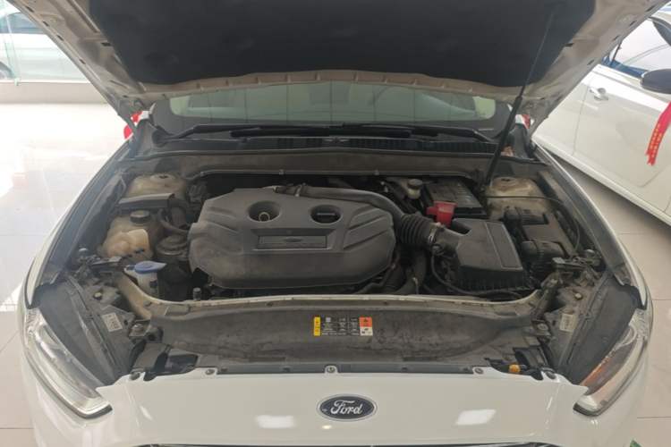 Used Ford Mondeo 2013 2.0L GTDi 200 Fashion Edition Engine Bay