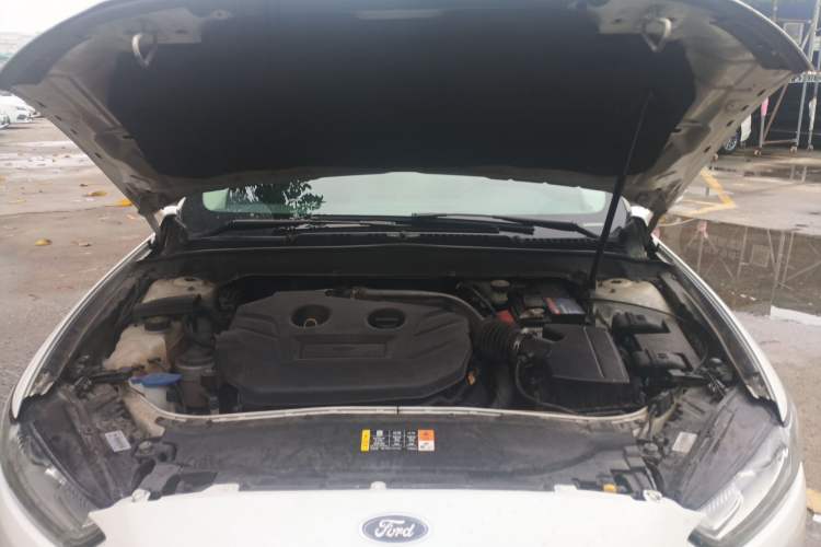 Used Ford Mondeo 2013 2.0L GTDi240 Luxury Sport Model Engine Bay