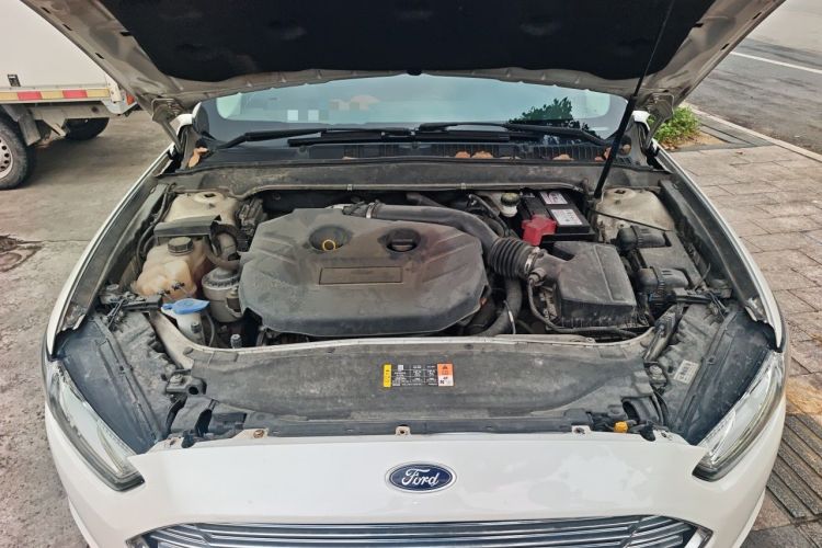 Used Ford Mondeo 2013 2.0L GTDi240 Luxury Sport Model Engine Bay