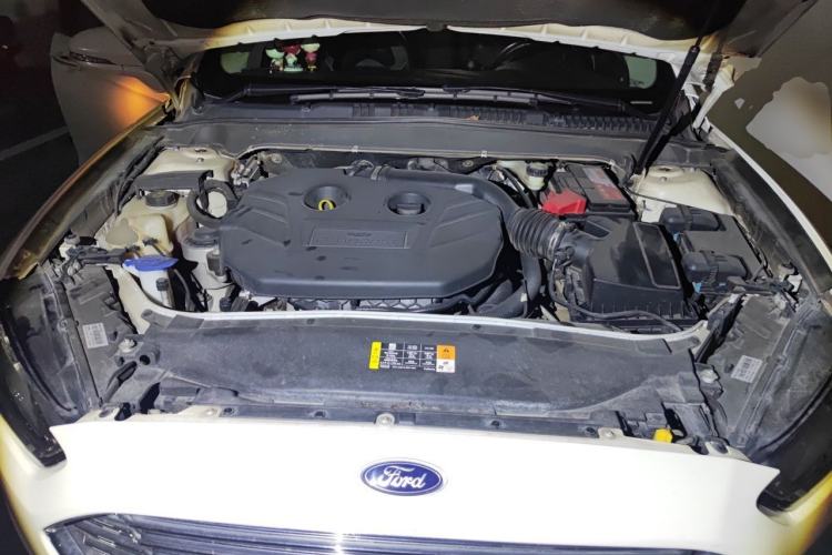 Used Ford Mondeo 2013 2.0L GTDi 200 Luxury Model Engine Bay
