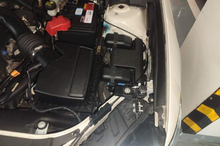 Used Ford Mondeo 2013 2.0L GTDi 200 Luxury Model Engine Bay Left