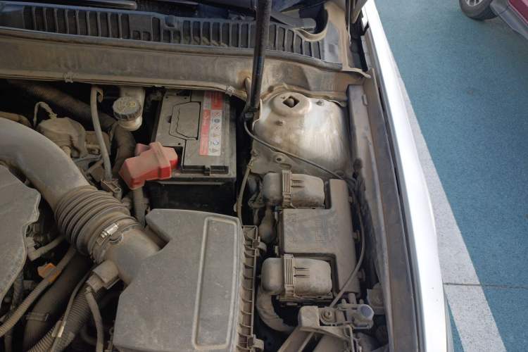 Used Ford Mondeo 2013 2.0L GTDi 200 Luxury Model Engine Bay Left