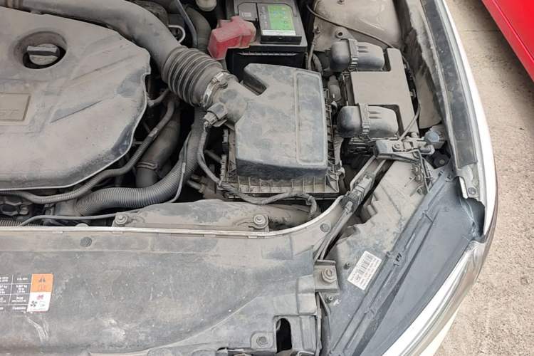 Used Ford Mondeo 2013 2.0L GTDi 200 Luxury Model Engine Bay Left