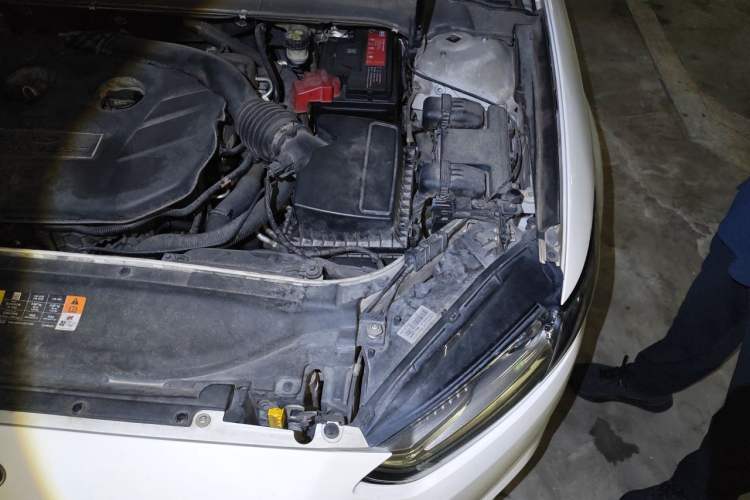 Used Ford Mondeo 2013 2.0L GTDi 200 Luxury Model Engine Bay Left