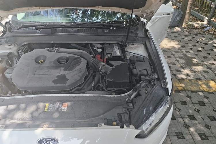 Used Ford Mondeo 2013 2.0L GTDi 200 Fashion Edition Engine Bay Left