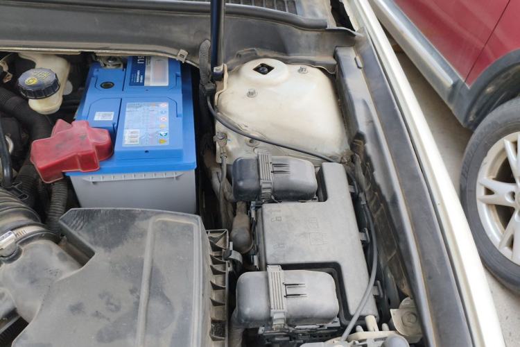 Used Ford Mondeo 2013 2.0L GTDi240 Ultimate Edition Engine Bay Left