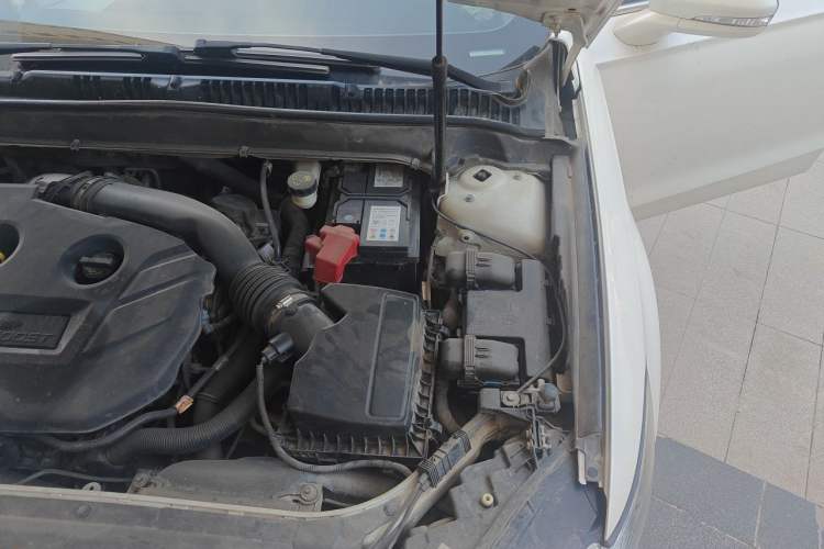 Used Ford Mondeo 2013 2.0L GTDi 200 Fashion Edition Engine Bay Left