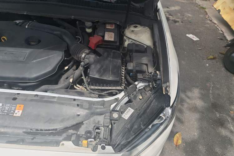 Used Ford Mondeo 2013 2.0L GTDi 200 Fashion Edition Engine Bay Left