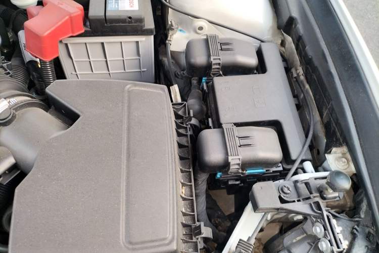 Used Ford Mondeo 2013 2.0L GTDi 200 Fashion Edition Engine Bay Left
