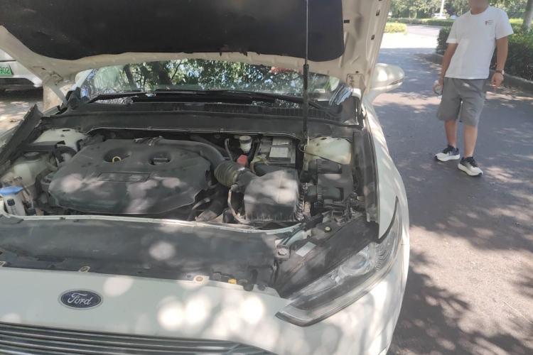 Used Ford Mondeo 2013 2.0L GTDi 200 Fashion Edition Engine Bay Left