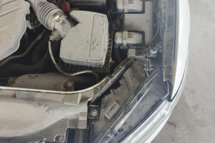 Used Ford Mondeo 2013 2.0L GTDi 200 Luxury Model Engine Bay Left