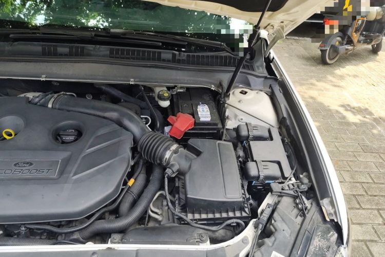 Used Ford Mondeo 2013 2.0L GTDi 200 Luxury Model Engine Bay Left