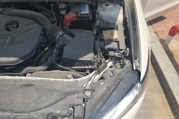 Used Ford Mondeo 2013 2.0L GTDi 200 Fashion Edition Engine Bay Left
