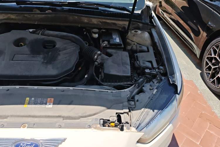 Used Ford Mondeo 2013 2.0L GTDi 200 Fashion Edition Engine Bay Left