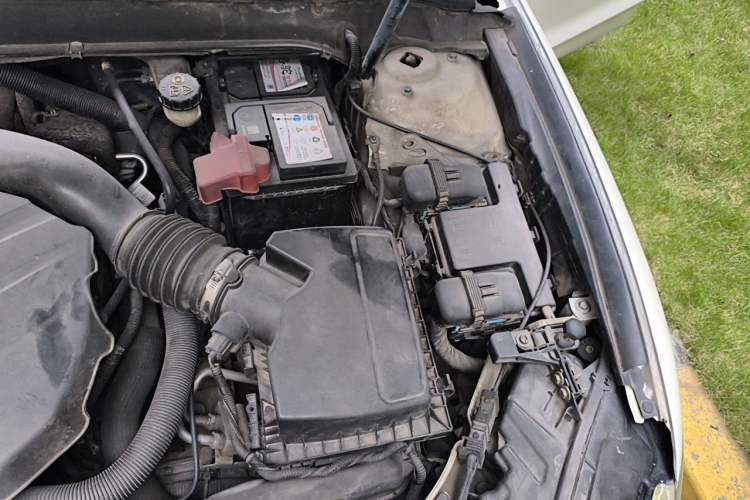Used Ford Mondeo 2013 2.0L GTDi 200 Luxury Model Engine Bay Left
