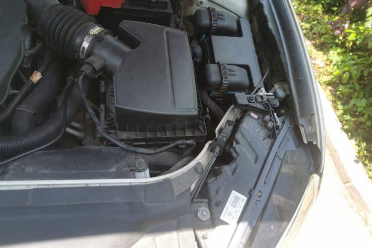 Used Ford Mondeo 2013 2.0L GTDi 200 Luxury Model Engine Bay Left