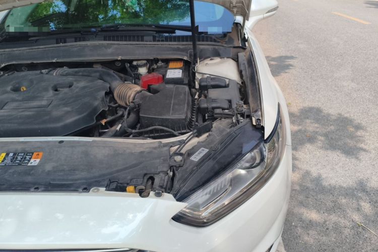 Used Ford Mondeo 2013 2.0L GTDi 200 Luxury Model Engine Bay Left