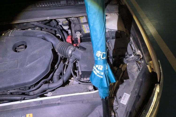 Used Ford Mondeo 2013 2.0L GTDi 200 Luxury Model Engine Bay Left