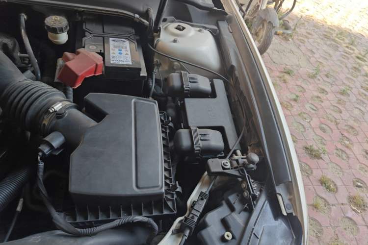 Used Ford Mondeo 2013 2.0L GTDi 200 Luxury Model Engine Bay Left