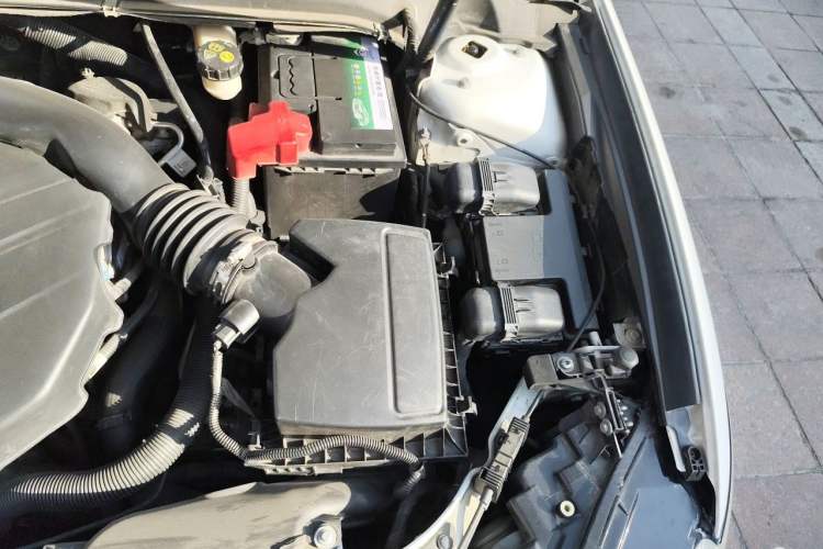 Used Ford Mondeo 2013 2.0L GTDi 200 Luxury Model Engine Bay Left