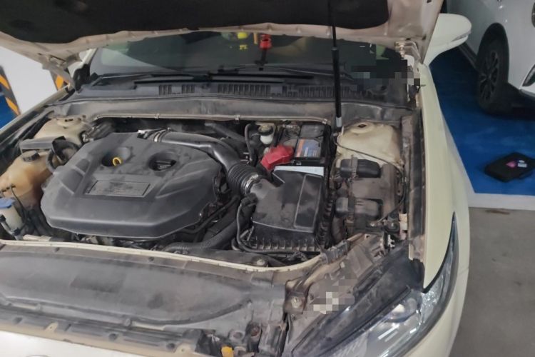 Used Ford Mondeo 2013 2.0L GTDi 200 Luxury Model Engine Bay Left