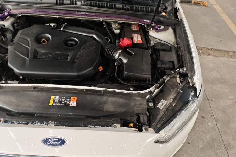 Used Ford Mondeo 2013 2.0L GTDi240 Ultimate Edition Engine Bay Left