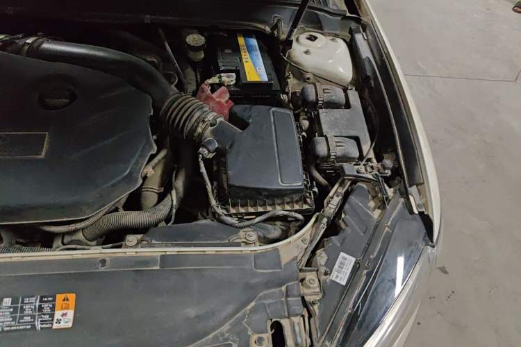 Used Ford Mondeo 2013 2.0L GTDi 200 Luxury Model Engine Bay Left