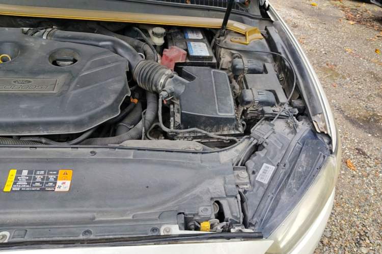Used Ford Mondeo 2013 2.0L GTDi 200 Luxury Model Engine Bay Left