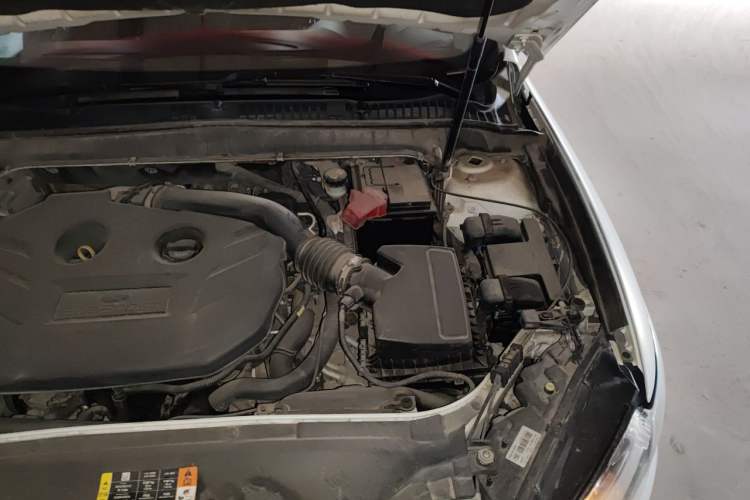 Used Ford Mondeo 2013 2.0L GTDi 200 Fashion Edition Engine Bay Left