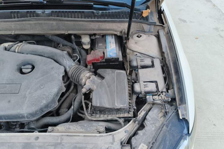 Used Ford Mondeo 2013 2.0L GTDi 200 Luxury Model Engine Bay Left