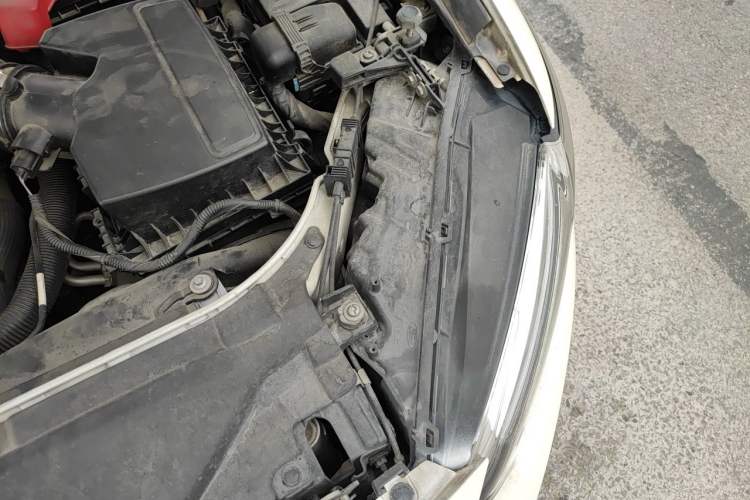Used Ford Mondeo 2013 2.0L GTDi240 Luxury Sport Model Engine Bay Left