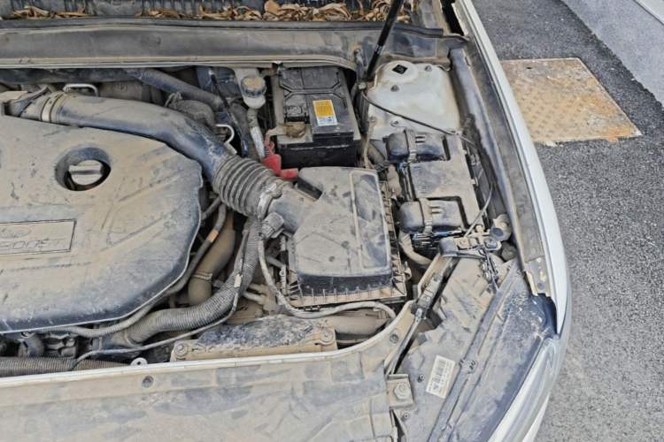 Used Ford Mondeo 2013 2.0L GTDi 200 Luxury Model Engine Bay Left