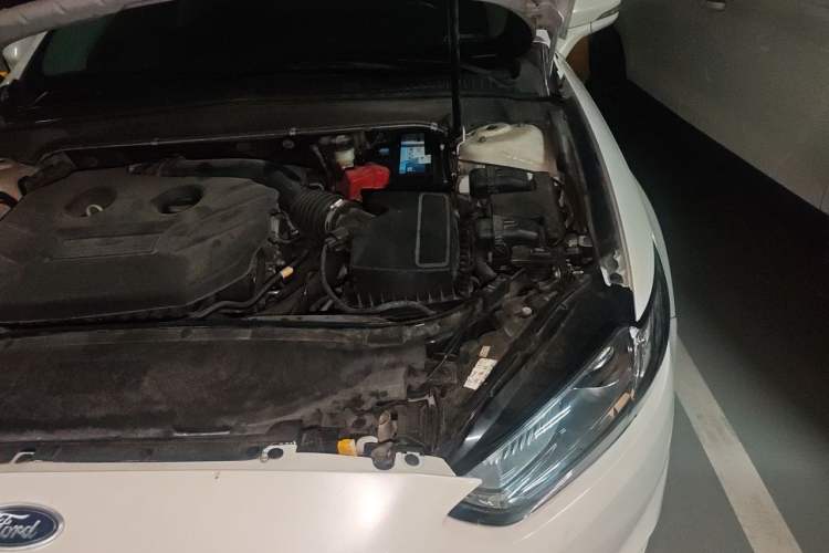 Used Ford Mondeo 2013 2.0L GTDi 200 Fashion Edition Engine Bay Left