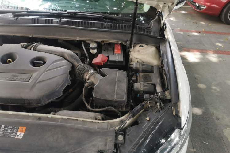 Used Ford Mondeo 2013 2.0L GTDi 200 Fashion Edition Engine Bay Left