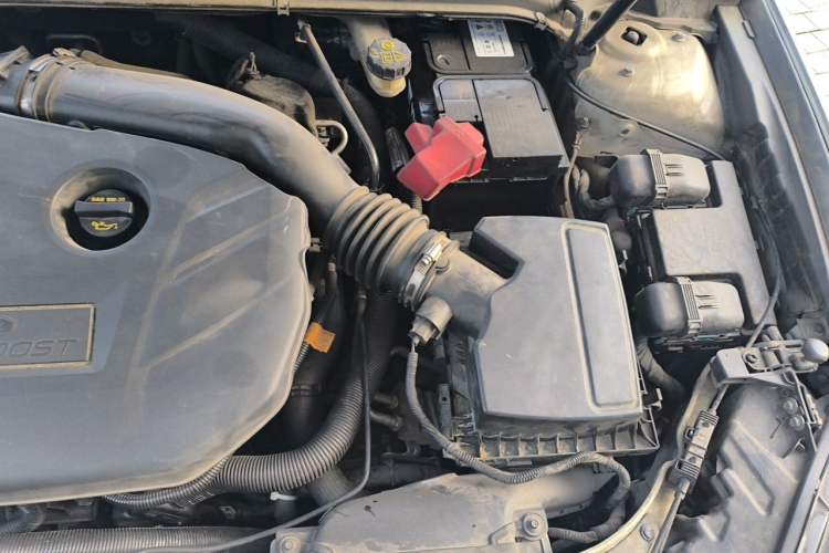 Used Ford Mondeo 2013 2.0L GTDi 200 Luxury Model Engine Bay Left