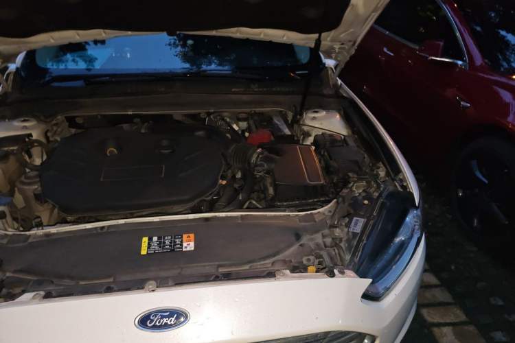 Used Ford Mondeo 2013 2.0L GTDi 200 Fashion Edition Engine Bay Left
